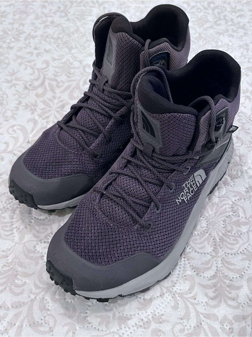 The North Face Hydroseal Waterproof Cradle Mid Mens 8.5 Gray Hiking Trail Shoes